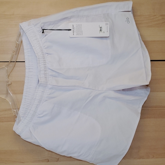 ALO Yoga Pants - Alo Yoga Alumni Shorts White Large
